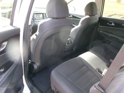 Used 2020 Kia Sorento L image 19