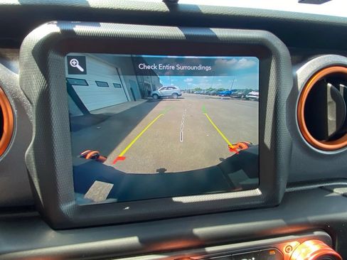 Used 2021 Jeep Gladiator Mojave AWD/4WD image 16