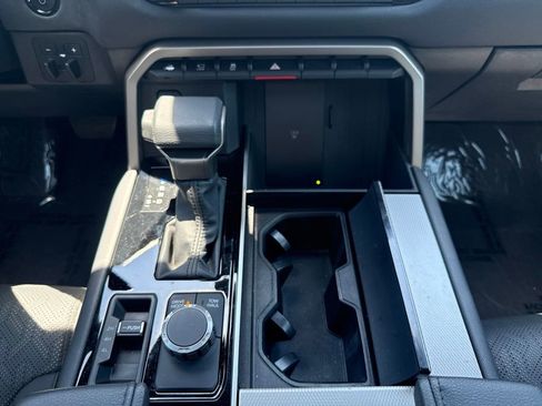 Used 2025 Toyota Sequoia Limited w/ Tow Technology Package AWD/4WD image 18