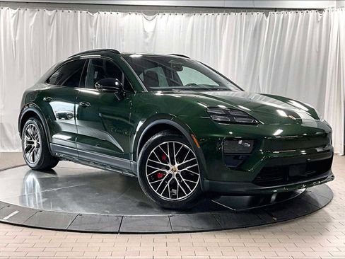 Used 2025 Porsche Macan 4S Electric image 12