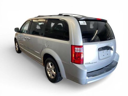 Used 2008 Dodge Grand Caravan SXT image 3
