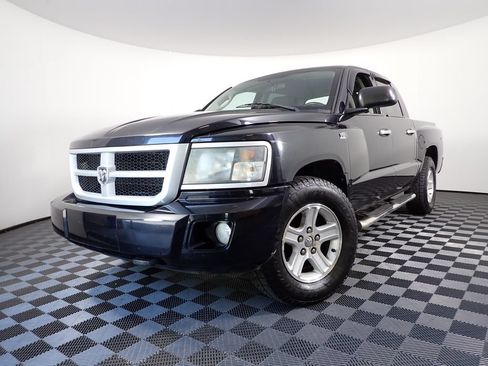 Used 2011 Dodge Dakota Big Horn w/ Skid Plate Group AWD/4WD image 2
