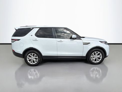 Used 2019 Land Rover Discovery SE image 2