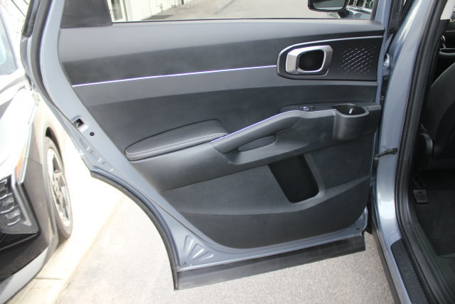 Used 2023 Kia Sorento LX AWD/4WD image 21