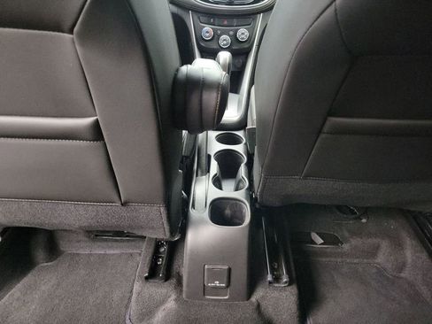 Used 2022 Chevrolet Trax LT w/ LT Convenience Package image 22