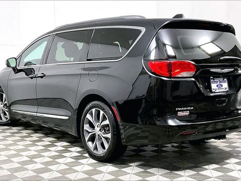 Used 2020 Chrysler Pacifica Limited w/ Tire & Wheel Group image 11