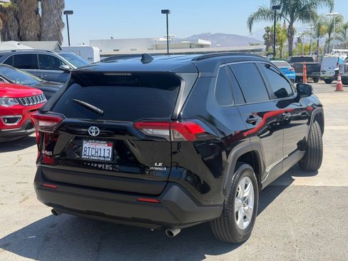 Used 2020 Toyota RAV4 LE AWD/4WD image 9