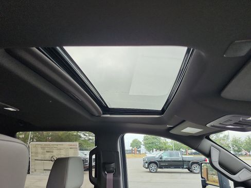 New 2026 GMC Sierra 2500 SLT w/ SLT Premium Package image 10