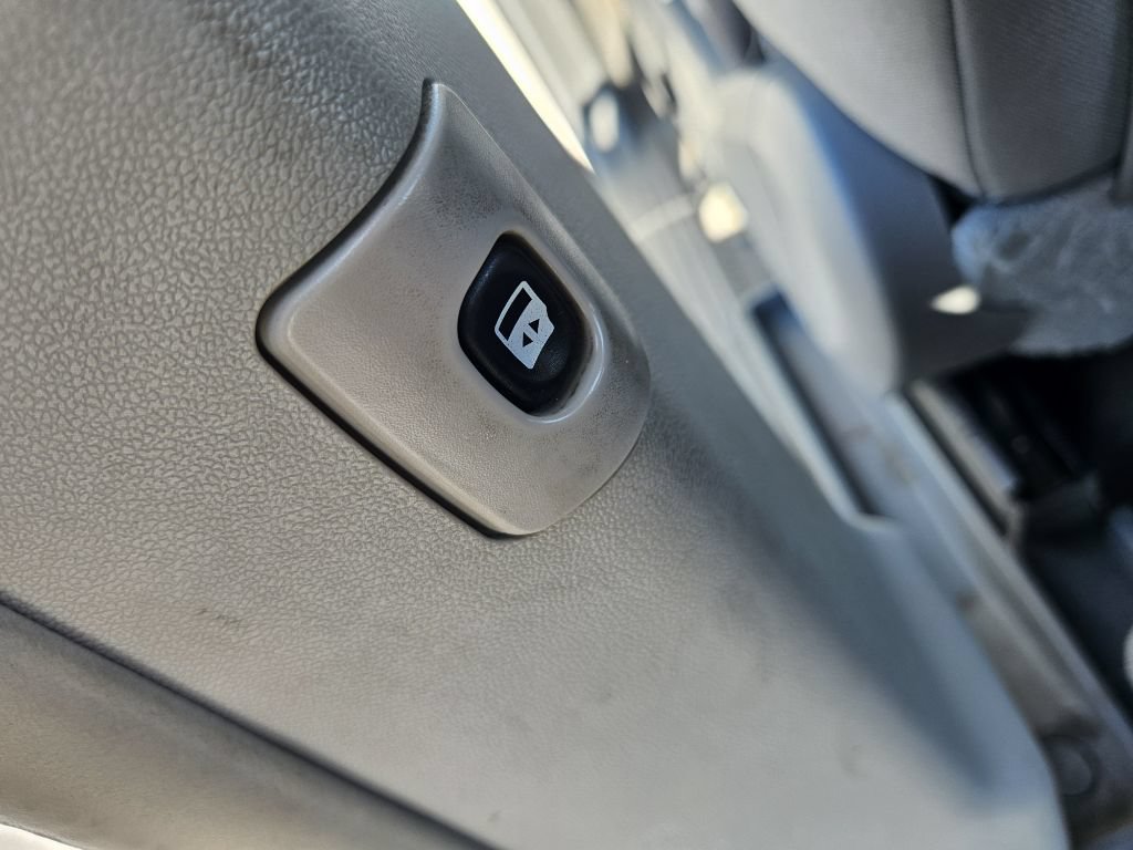 Used 2009 Chrysler Town & Country Touring FWD image 20