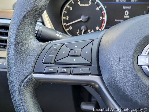 Used 2025 Nissan Altima 2.5 SV FWD image 17
