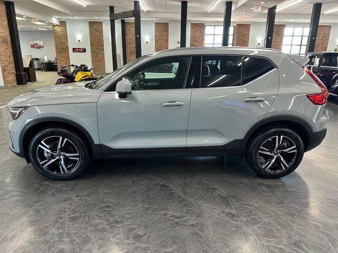 Used 2025 Volvo XC40 B5 Core AWD/4WD image 7