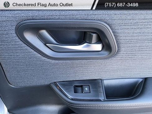 Used 2023 Nissan Rogue SV image 48