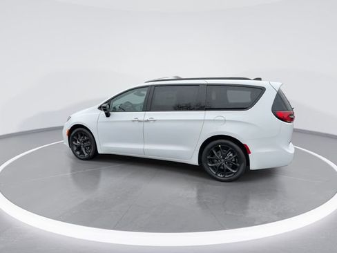 New 2026 Chrysler Pacifica Limited FWD image 6
