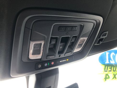 Used 2021 Chevrolet Silverado 1500 High Country w/ Technology Package image 15