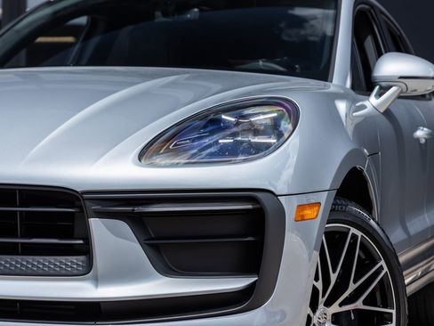 Certified 2026 Porsche Macan AWD/4WD image 18