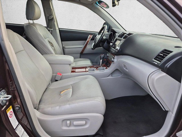 Used 2012 Toyota Highlander Limited w/ Protection Pkg AWD/4WD image 22