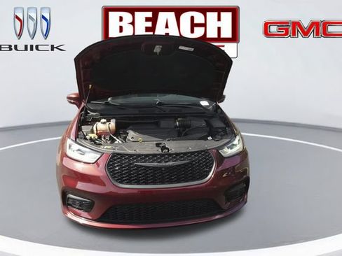 Used 2022 Chrysler Pacifica Limited w/ S Appearance Package FWD image 9