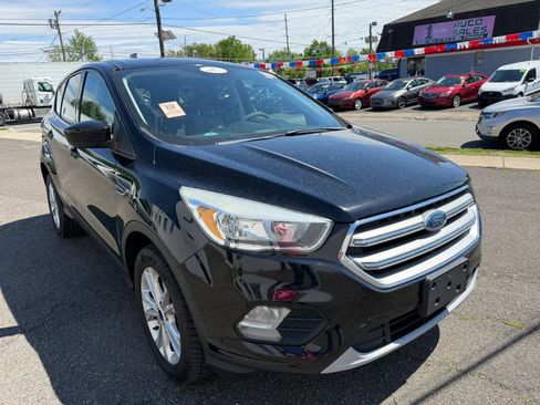 Used 2017 Ford Escape SE FWD image 3