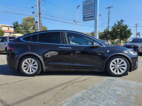 Used 2017 Tesla Model X 100D image 8