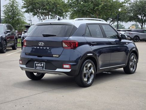 Used 2022 Hyundai Venue Limited FWD image 4