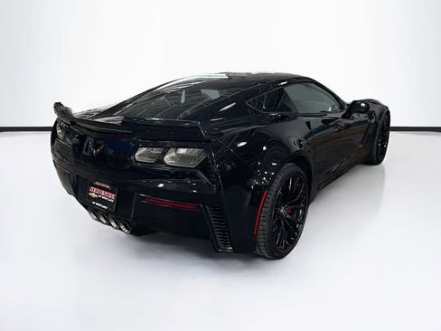 Used 2015 Chevrolet Corvette Z06 w/ 3LZ Preferred Equipment Group image 6