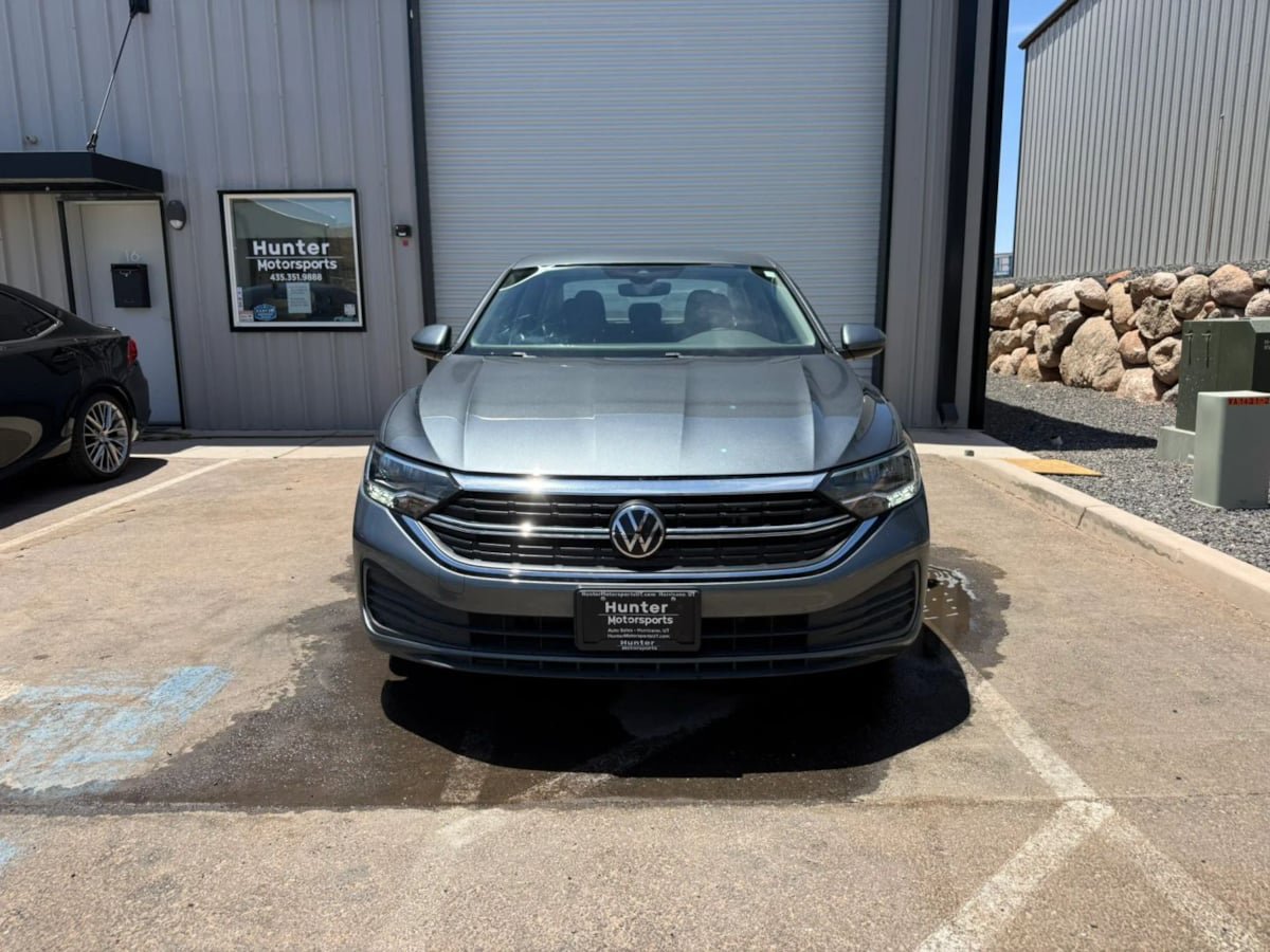 Used 2024 Volkswagen Jetta SE FWD image 14
