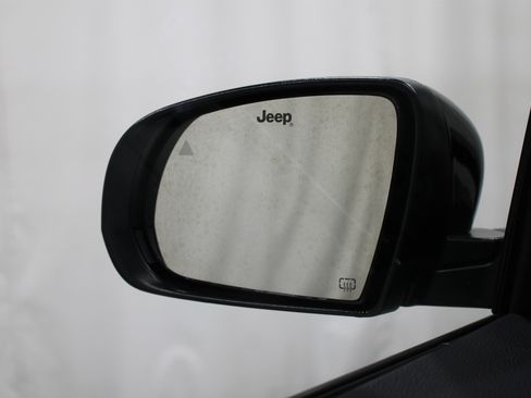Used 2025 Jeep Compass Limited AWD/4WD image 19