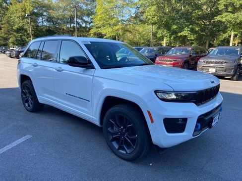 Used 2023 Jeep Grand Cherokee 30th Anniversary AWD/4WD image 4