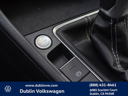 Certified 2023 Volkswagen Jetta SE w/ Panoramic Sunroof Package image 19