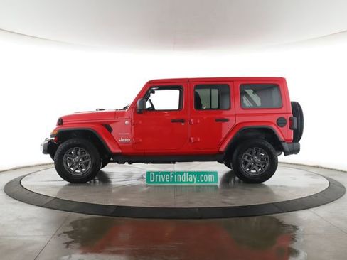 Used 2022 Jeep Wrangler Unlimited Sahara w/ Cold Weather Group AWD/4WD image 9