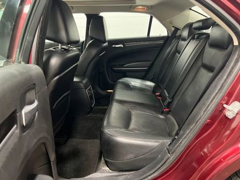 Used 2016 Chrysler 300 Limited image 18