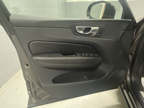 Certified 2025 Volvo XC60 B5 Plus image 7