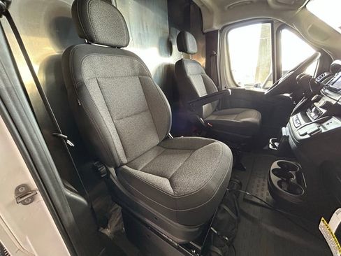 Used 2025 RAM ProMaster 2500 w/ Convenience Group image 27