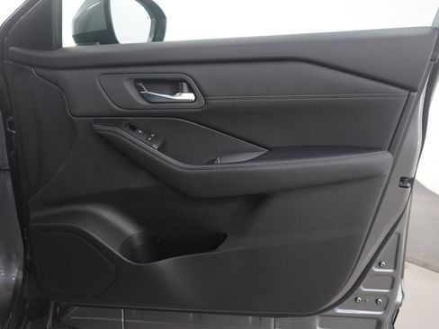 Used 2024 Nissan Rogue SV w/ SV Premium Package image 12