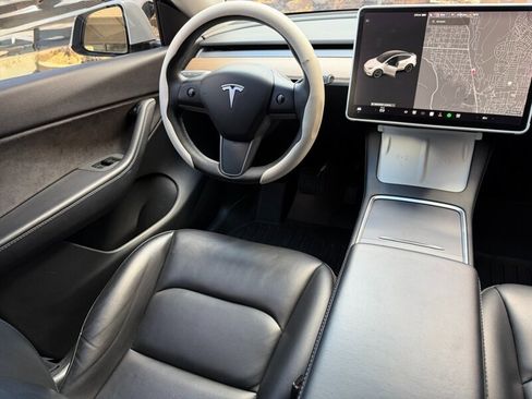 Used 2021 Tesla Model Y Long Range AWD/4WD image 17