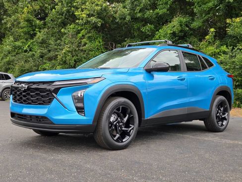 New 2026 Chevrolet Trax LT w/ Sunroof Package FWD image 2