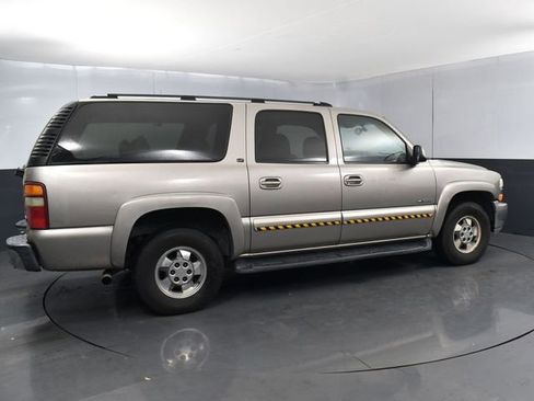 Used 2000 Chevrolet Suburban LT w/ LT Preferred Equipment Group AWD/4WD image 3