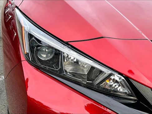 Used 2022 Nissan Leaf SV image 31