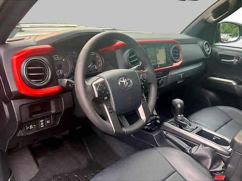 Certified 2018 Toyota Tacoma TRD Sport AWD/4WD image 17