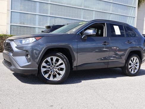 Used 2020 Toyota RAV4 XLE Premium image 1