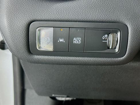 Used 2025 Chevrolet Blazer EV LT AWD/4WD image 17