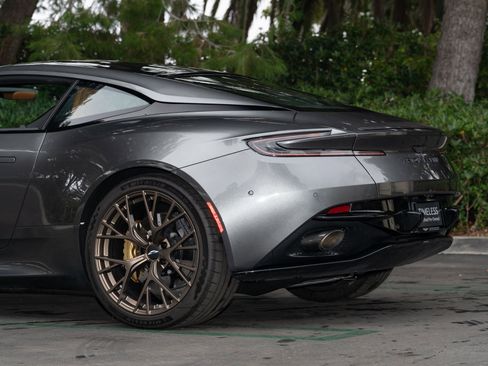 Used 2025 Aston Martin DB12 Coupe image 10