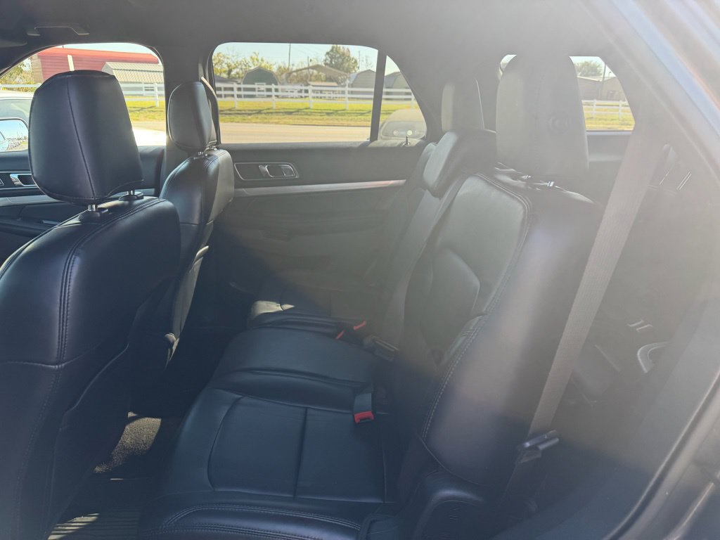 Used 2019 Ford Explorer XLT w/ Equipment Group 202A AWD/4WD image 14
