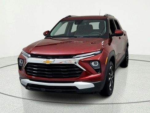 Used 2025 Chevrolet TrailBlazer LT w/ Convenience Package AWD/4WD image 8