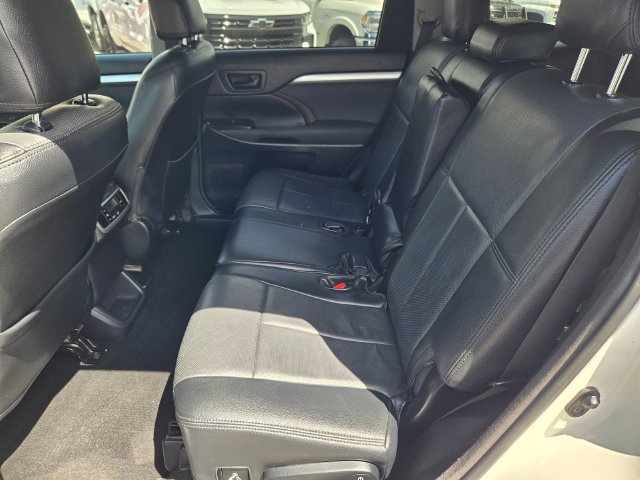 Used 2015 Toyota Highlander LE FWD image 9