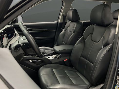 Used 2024 Kia Telluride EX w/ EX Captain's Chair Package AWD/4WD image 9
