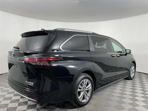 Certified 2023 Toyota Sienna Platinum image 9