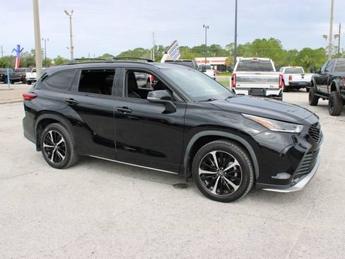 Used 2022 Toyota Highlander XSE AWD/4WD image 13