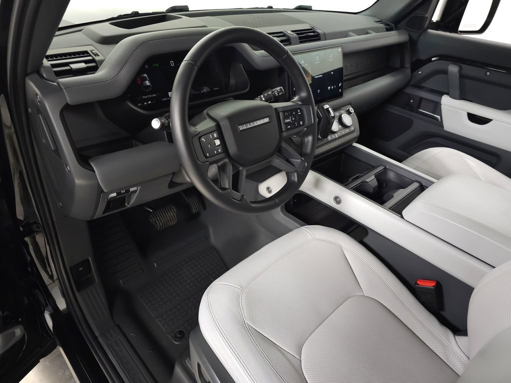 Used 2025 Land Rover Defender 110 X-Dynamic SE AWD/4WD image 15