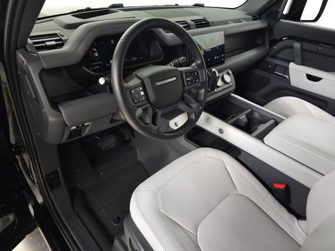 Used 2025 Land Rover Defender 110 X-Dynamic SE AWD/4WD image 15